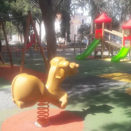 Sunny Three-bedroom Spacious Flat Lägenhet Larnaca