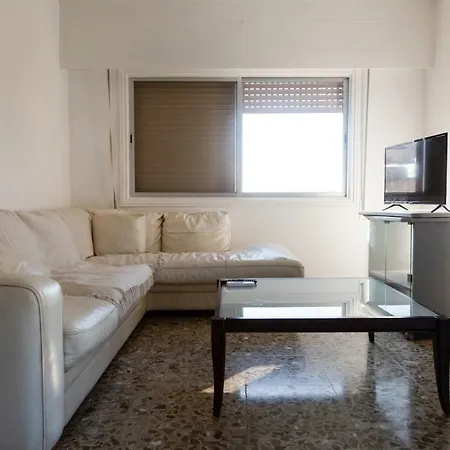 Lägenhet Sunny Three-bedroom Spacious Flat *