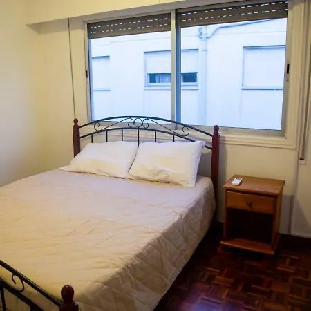 Sunny Three-bedroom Spacious Flat Apartment *