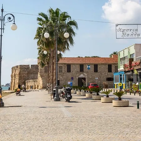 Sunny Three-bedroom Spacious Flat Apartment Larnaca